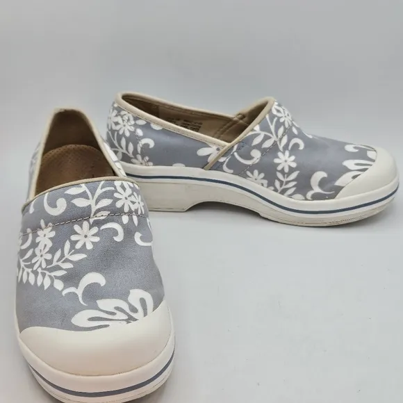 Dansko Vegan volly floral shoes size 38 US size 7.5 -8