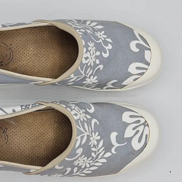 Dansko Vegan volly floral shoes size 38 US size 7.5 -8
