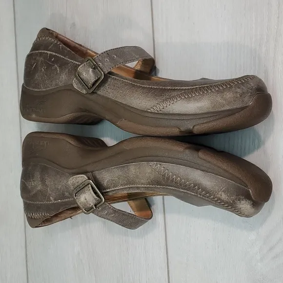 Dansko Women Kate Comfort Distressed Leather Mary Jane Clogs shoes sz 39/8.5-9