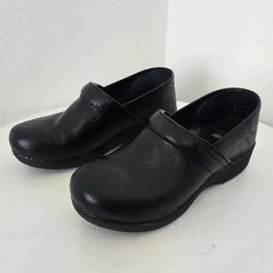 Dansko Women's Black XP 2.0 Floral Embossed Leather Clogs Slip Resistant Size 41