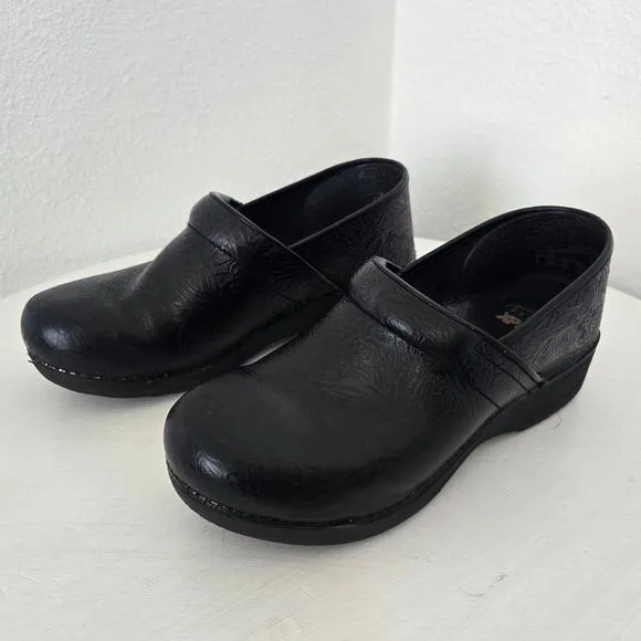 Dansko Women's Black XP 2.0 Floral Embossed Leather Clogs Slip Resistant Size 41