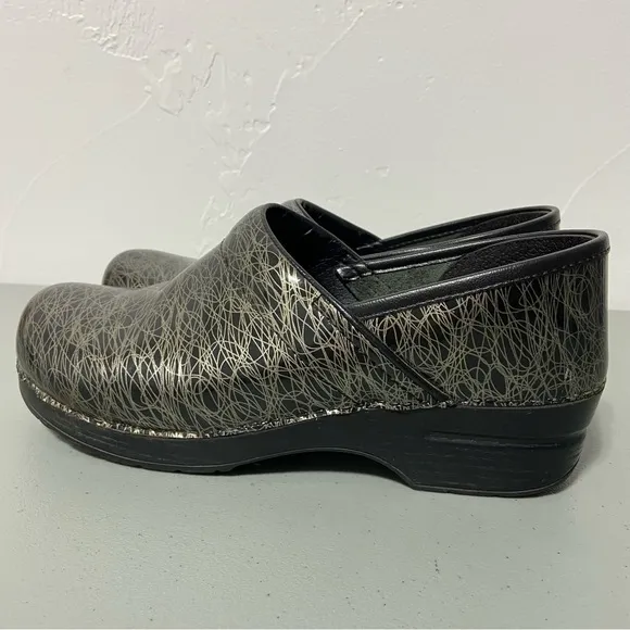 Dansko Women's Clogs Nursing Shoes Metallic Scribble Size 41 / 10.5-11