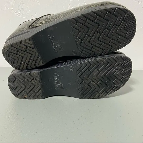 Dansko Women's Clogs Nursing Shoes Metallic Scribble Size 41 / 10.5-11