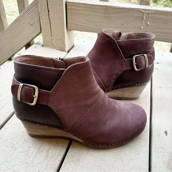 Dansko Women's Shirley Wedge Bootie Wine Nubuck Size 37 Shoes Heel Comfort