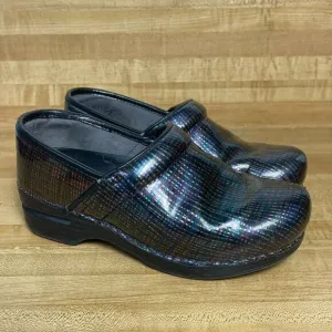 Dansko Womens Slip On Patent Leather Comfort Clog Shoes Multicolor Size US 5.5