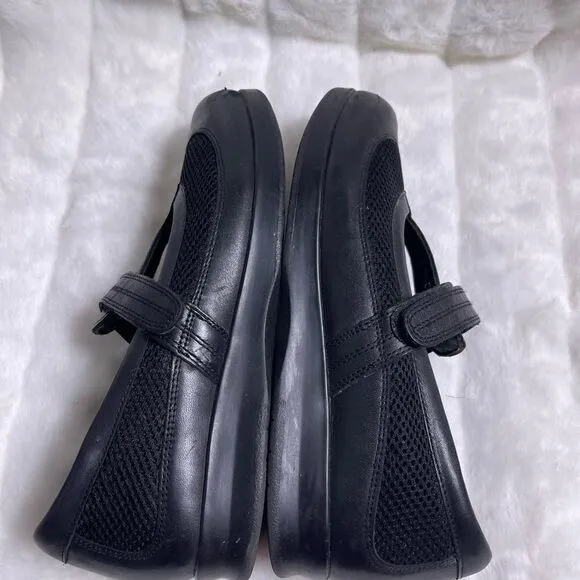 Drew black leather and mesh T Strap shoes Velcro strap closure SZ11
