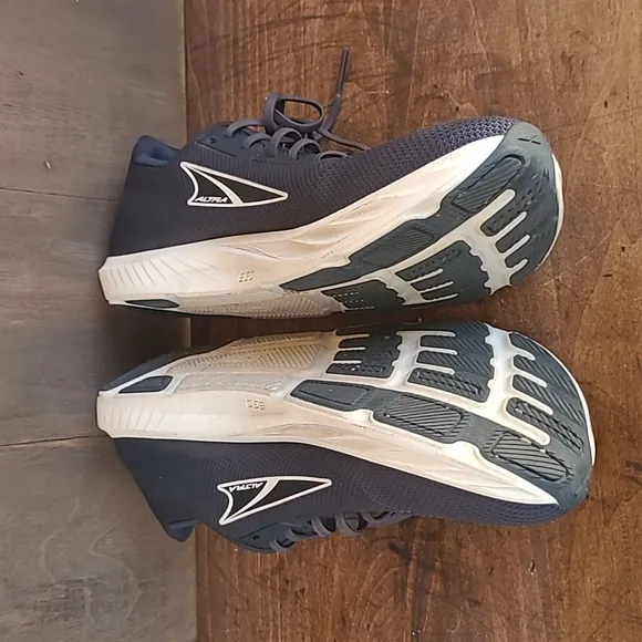 EUC Altra Escalante 4 Running Shoes Men's sz 10 Black Walking/Active Sneakers
