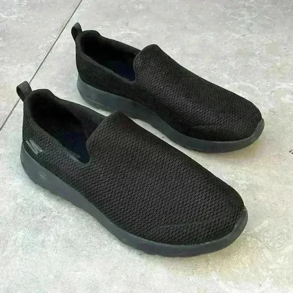 EUC Skechers Men's Size 12 Wide GO Walk Walking Shoes Goga Max Black Slip On