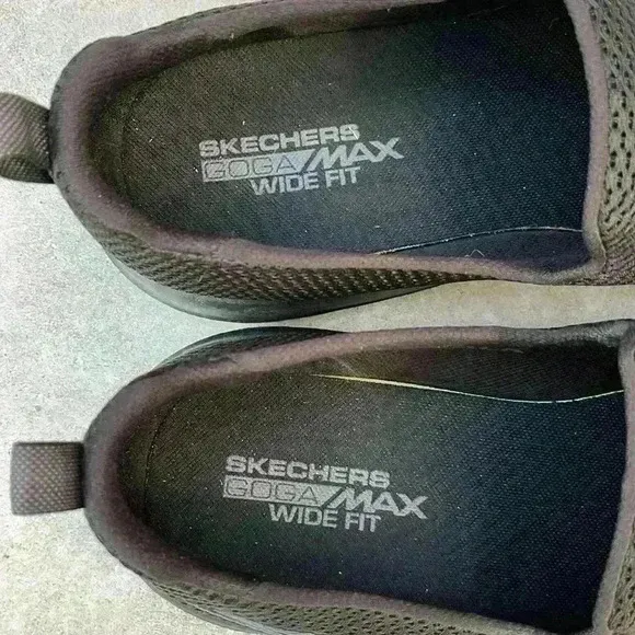 EUC Skechers Men's Size 12 Wide GO Walk Walking Shoes Goga Max Black Slip On