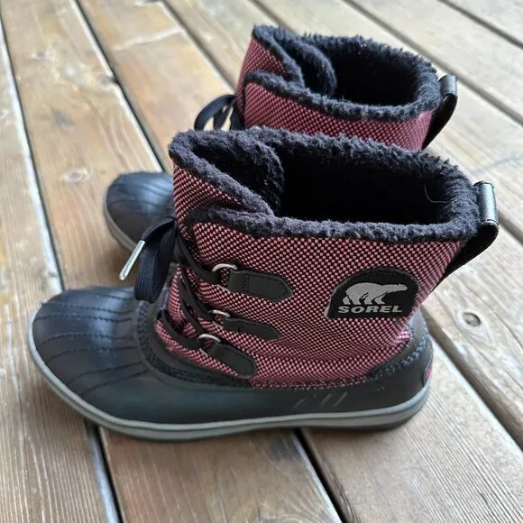EUC Sorel Tivoli Lace-Up Berry/Black Waterproof Duck Boots in Women's 11/EU 42