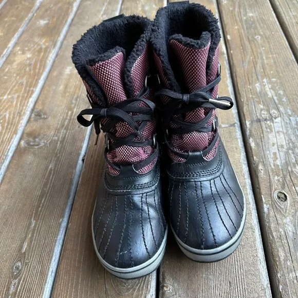 EUC Sorel Tivoli Lace-Up Berry/Black Waterproof Duck Boots in Women's 11/EU 42