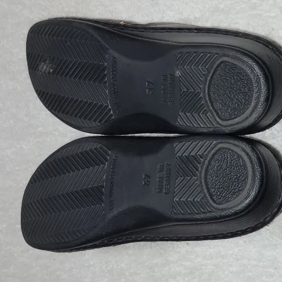 Finn Comfort Newport Slip On Walking Shoes  Size: 6.5 Womans