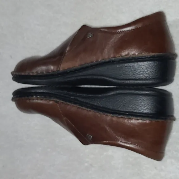 Finn Comfort Newport Slip On Walking Shoes  Size: 6.5 Womans