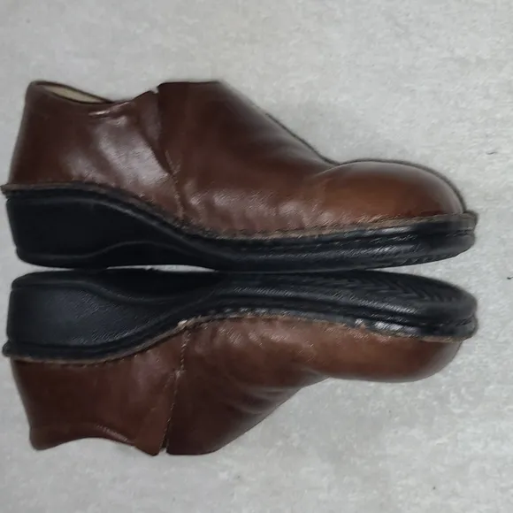 Finn Comfort Newport Slip On Walking Shoes  Size: 6.5 Womans