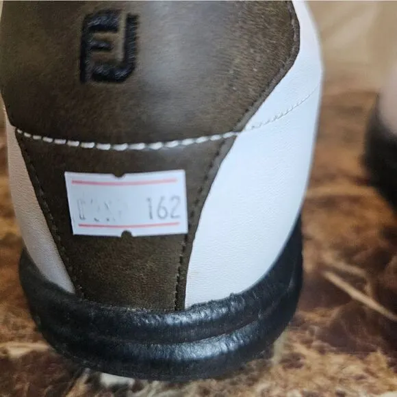 Footjoy men's 45516 greenjoys golf shoes size 11.5.   162
