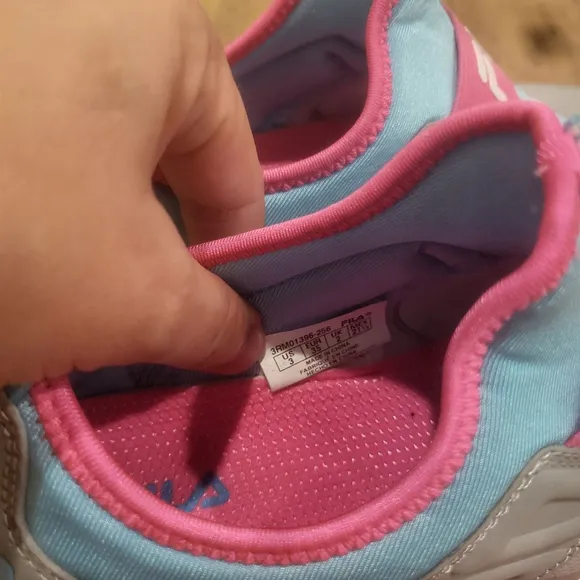 Girls Fila Landbuzzer Sneakers Size 3 Gray Blue Pink