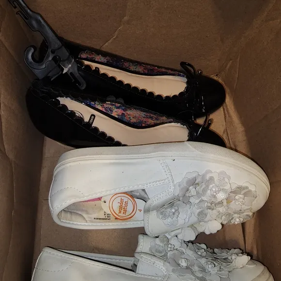 Girls shoes size 4
