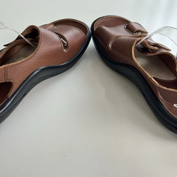 Hammacher Schlemmer Gentlemens Walk On Air Strap Sandals Camel Brown 12
