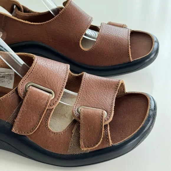Hammacher Schlemmer Gentlemens Walk On Air Strap Sandals Camel Brown 12