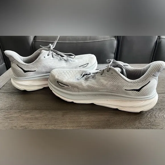 HOKA Clifton 9 Light Gray Athletic Shoes Mens Size 13 2E