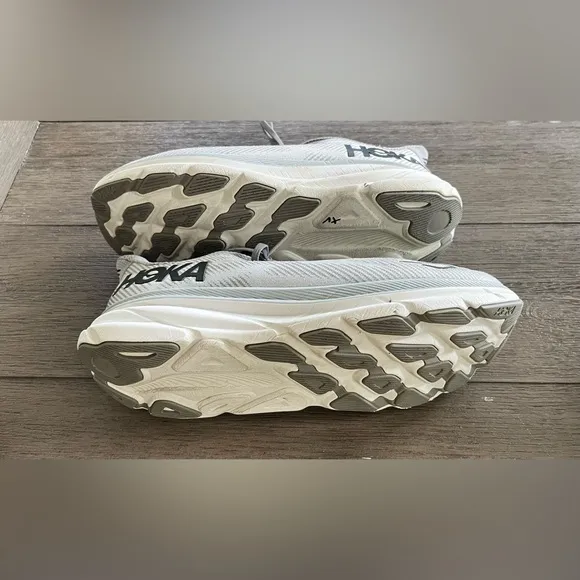 HOKA Clifton 9 Light Gray Athletic Shoes Mens Size 13 2E
