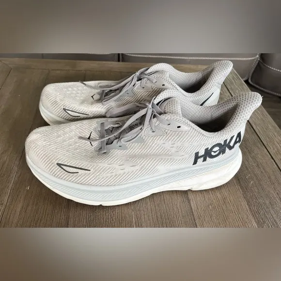 HOKA Clifton 9 Light Gray Athletic Shoes Mens Size 13 2E