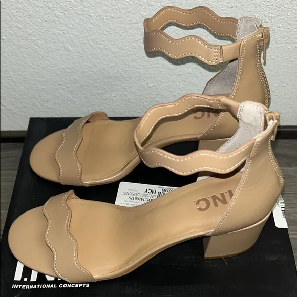 I.N.C. International Concepts Women's Hadwin Scallop Two-Piece Sandals