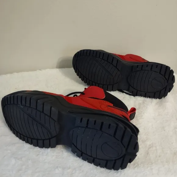 Javis Jiggy Shoes Size 9 Black and Red