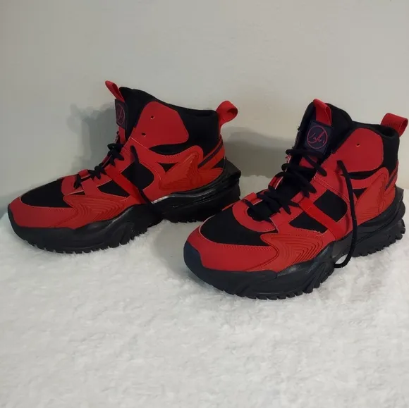 Javis Jiggy Shoes Size 9 Black and Red