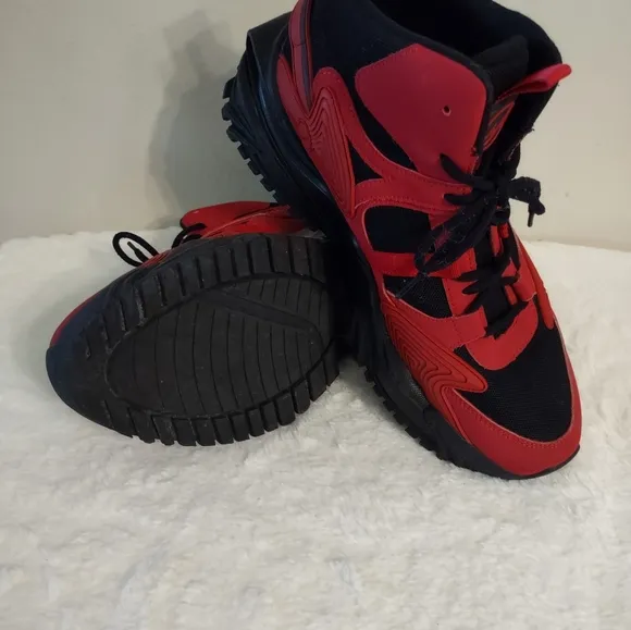 Javis Jiggy Shoes Size 9 Black and Red