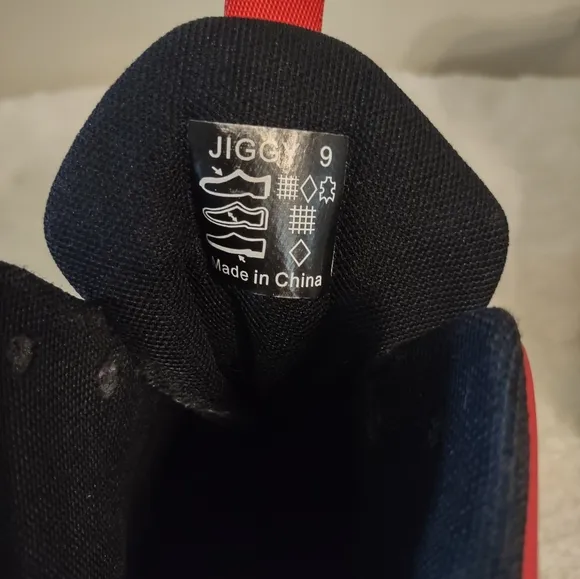 Javis Jiggy Shoes Size 9 Black and Red