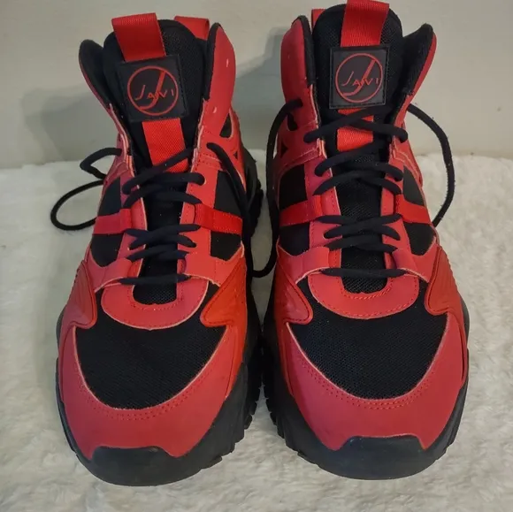 Javis Jiggy Shoes Size 9 Black and Red