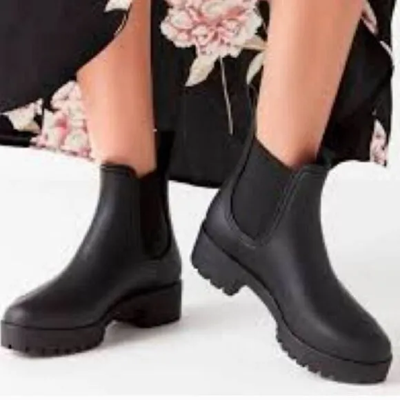 Jeffrey Campbell Lug Sole Chelsea Rain Boots Chunky Matte Black Women's Size 6