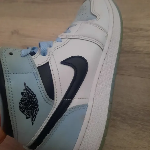 Jordan 1 Mid SE Shoes