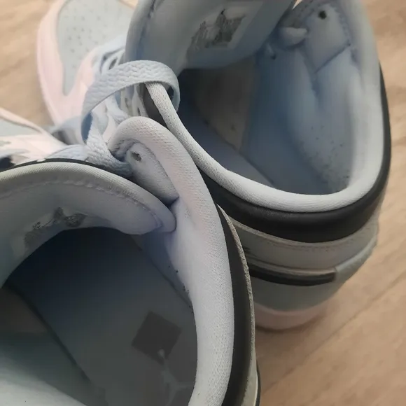 Jordan 1 Mid SE Shoes