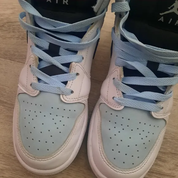 Jordan 1 Mid SE Shoes