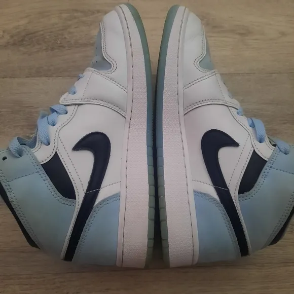 Jordan 1 Mid SE Shoes