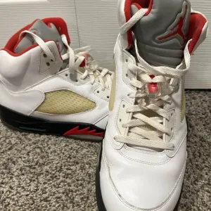Jordan 5 Fire Red Sneakers