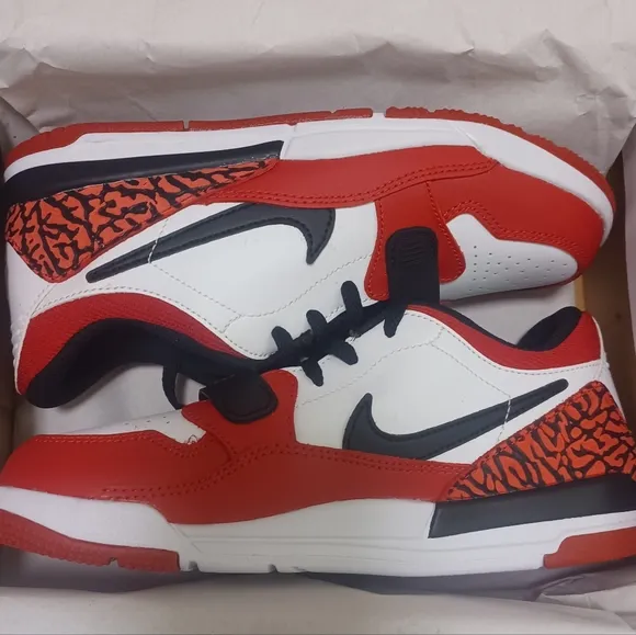 JORDAN Legacy 312 Low, Nike White / Black-GYM Red / CD9055 116/Boys Size 3Y