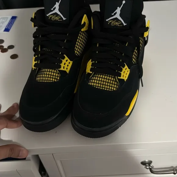 Jordan Men's Black and Yellow Sneakers