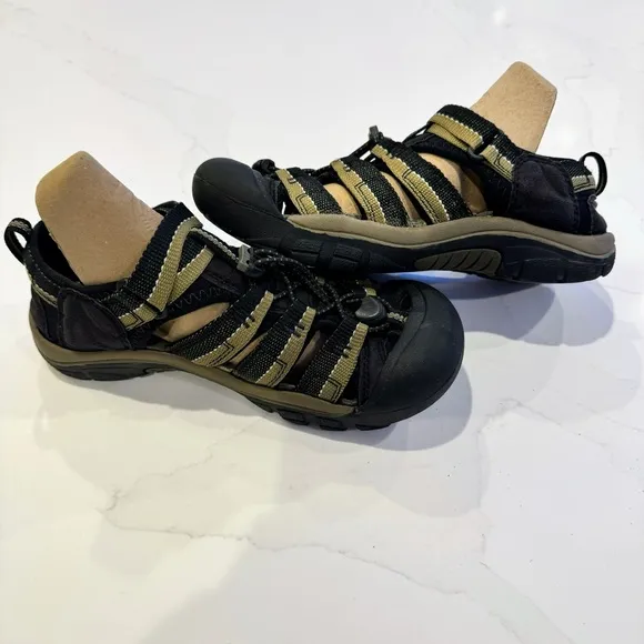 KEEN 9212-BKSG Newport H2 Waterproof Sport Outdoor Bungee Sandals KIDS US Size 5