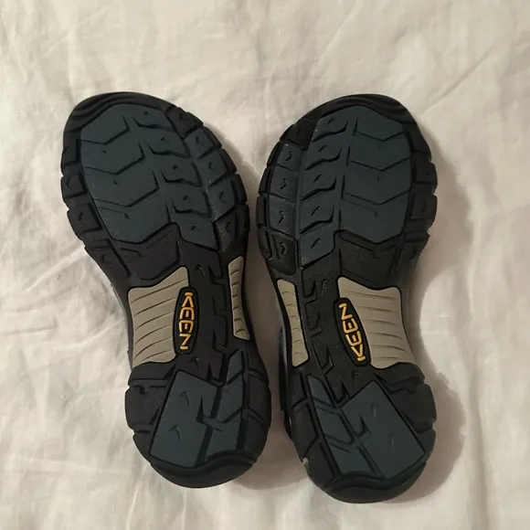 Keen men’s Black and Yellow Sandals