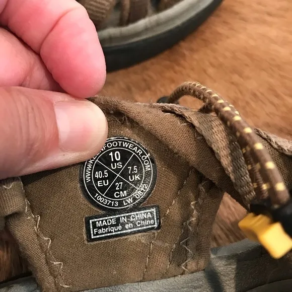 Keen Men’s Size 10 Tan Sandals Commuter Hiking Outdoor Beige Brown