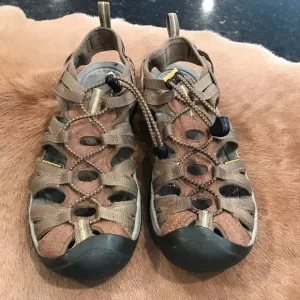 Keen Men’s Size 10 Tan Sandals Commuter Hiking Outdoor Beige Brown
