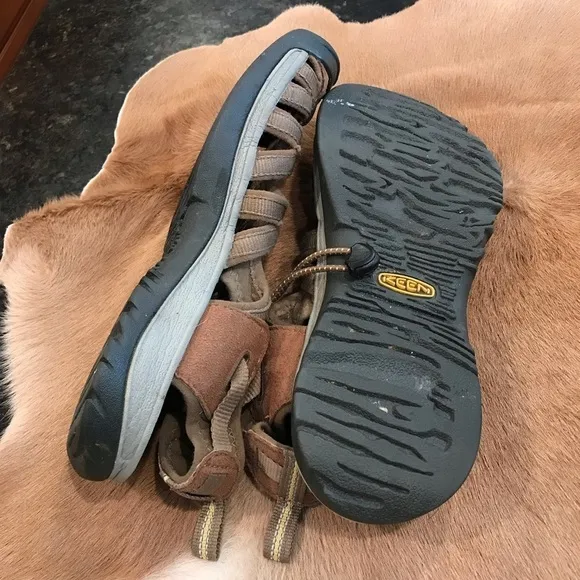 Keen Men’s Size 10 Tan Sandals Commuter Hiking Outdoor Beige Brown
