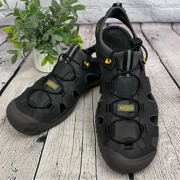 Keen Men’s SOLR Sandal Black/Gold Outdoor Closed Toe Hiking Sandals Sz 15
