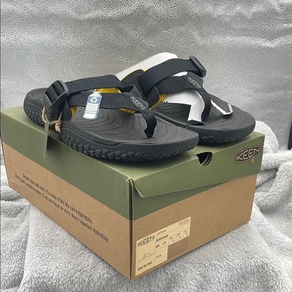 KEEN solr toe post Black/gold Sandals