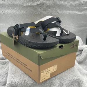 KEEN solr toe post Black/gold Sandals