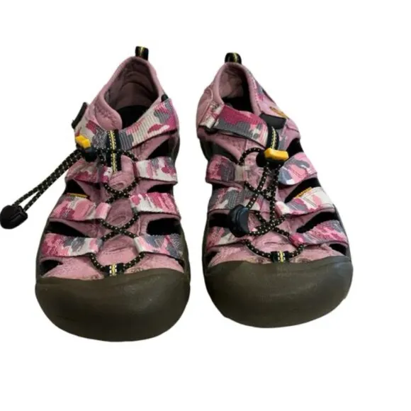 ⚽️KEEN YOUTH NEWPORT PINK/GRAY CAMOUFLAGE WASHABLE SANDALS