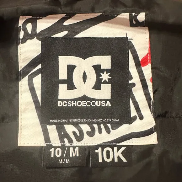 Kids DC shoes Retrospect snowboard jacket.